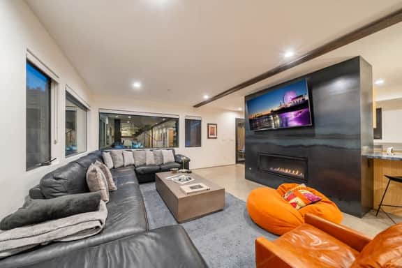 Modern Beach Beauty (Venice, CA)