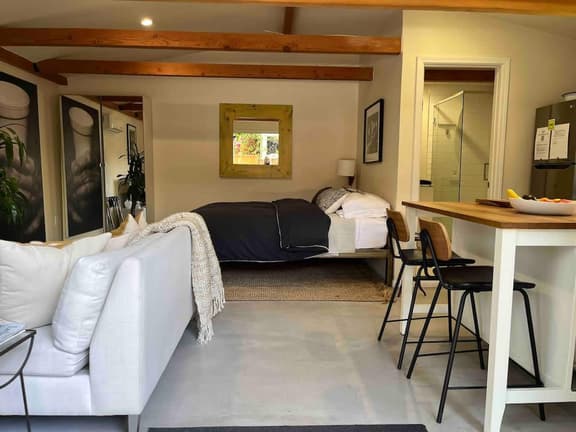 Deanna's (Private Hideaway)